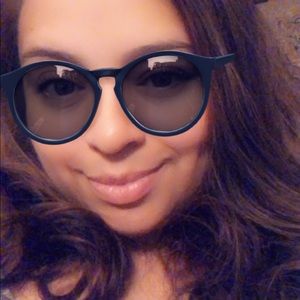 Meet your Posher, Gladis